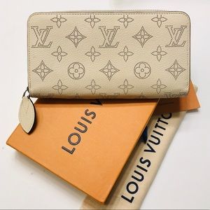 🌟LOUIS VUITTON Opal Mahina Zippy wallet w box